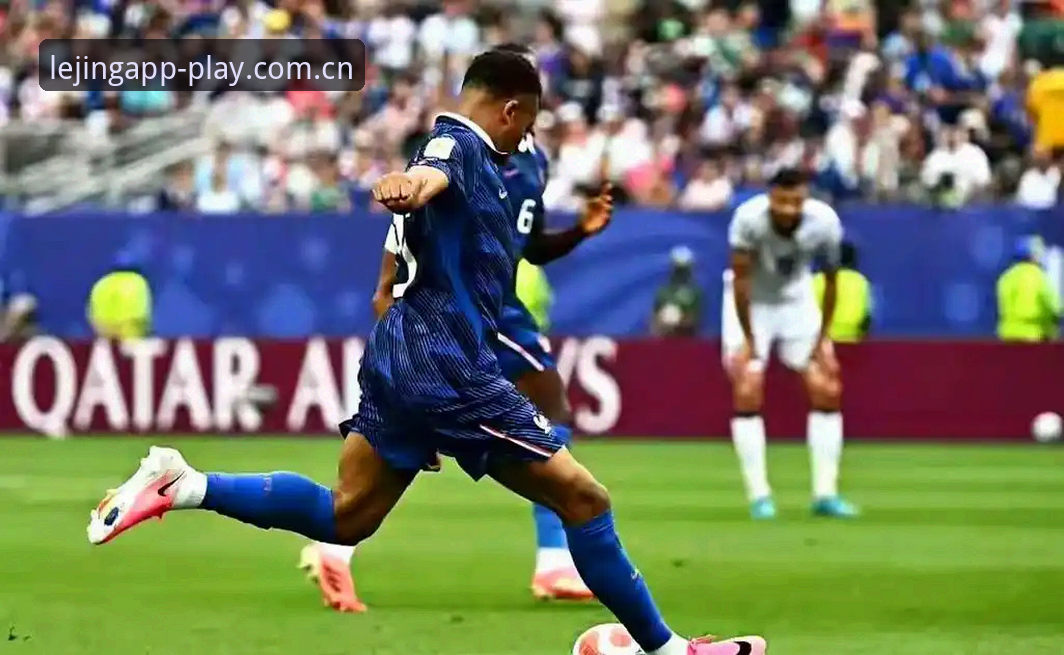 法国3-0伊拉克世界杯小组赛深度评测：姆巴佩16球追平神迹，这场比赛的细节你看懂了多少？