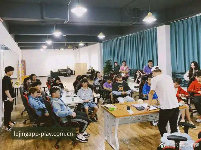 揭秘“乐竞官方入口兼容版入口”：三端玩家的选择逻辑，与那个一直被追问的加载卡顿问题